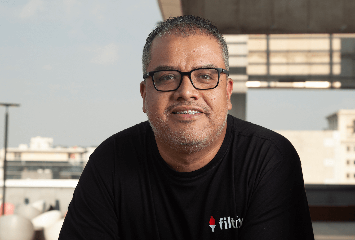 Startup brasileira de marketing de afiliados movimenta R$ 100 milhões em TPV e fatura R$ 2,2 milhões em 2025 sem investimento externo