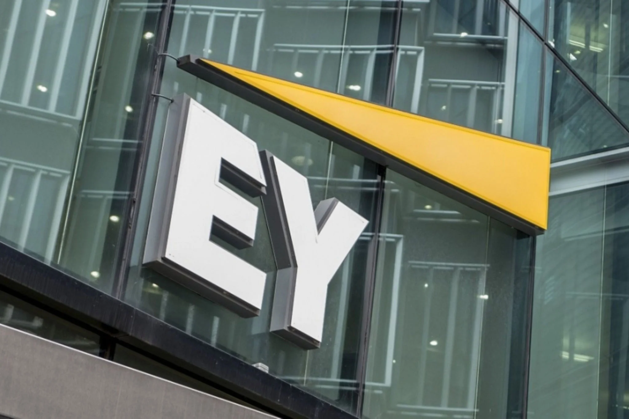 72% dos CEOs brasileiros pretendem ampliar investimentos em inteligência artificial, aponta EY-Parthenon