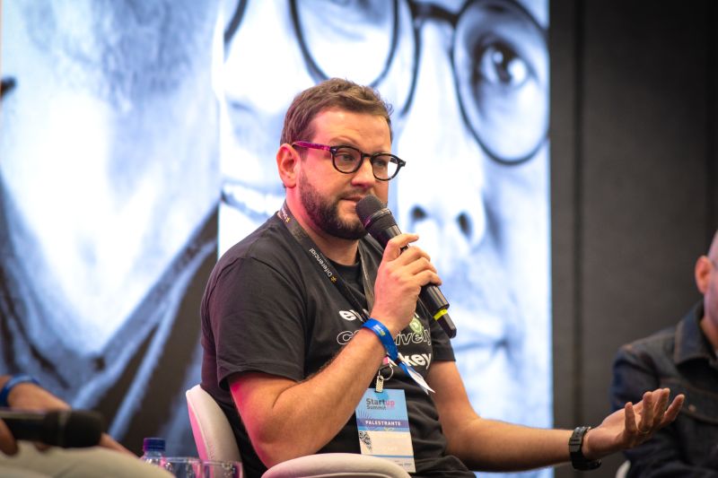 Darwin Startups volta à aceleração em turma com cheques de R$ 100 mil e abre o Batch #15 a solo founders