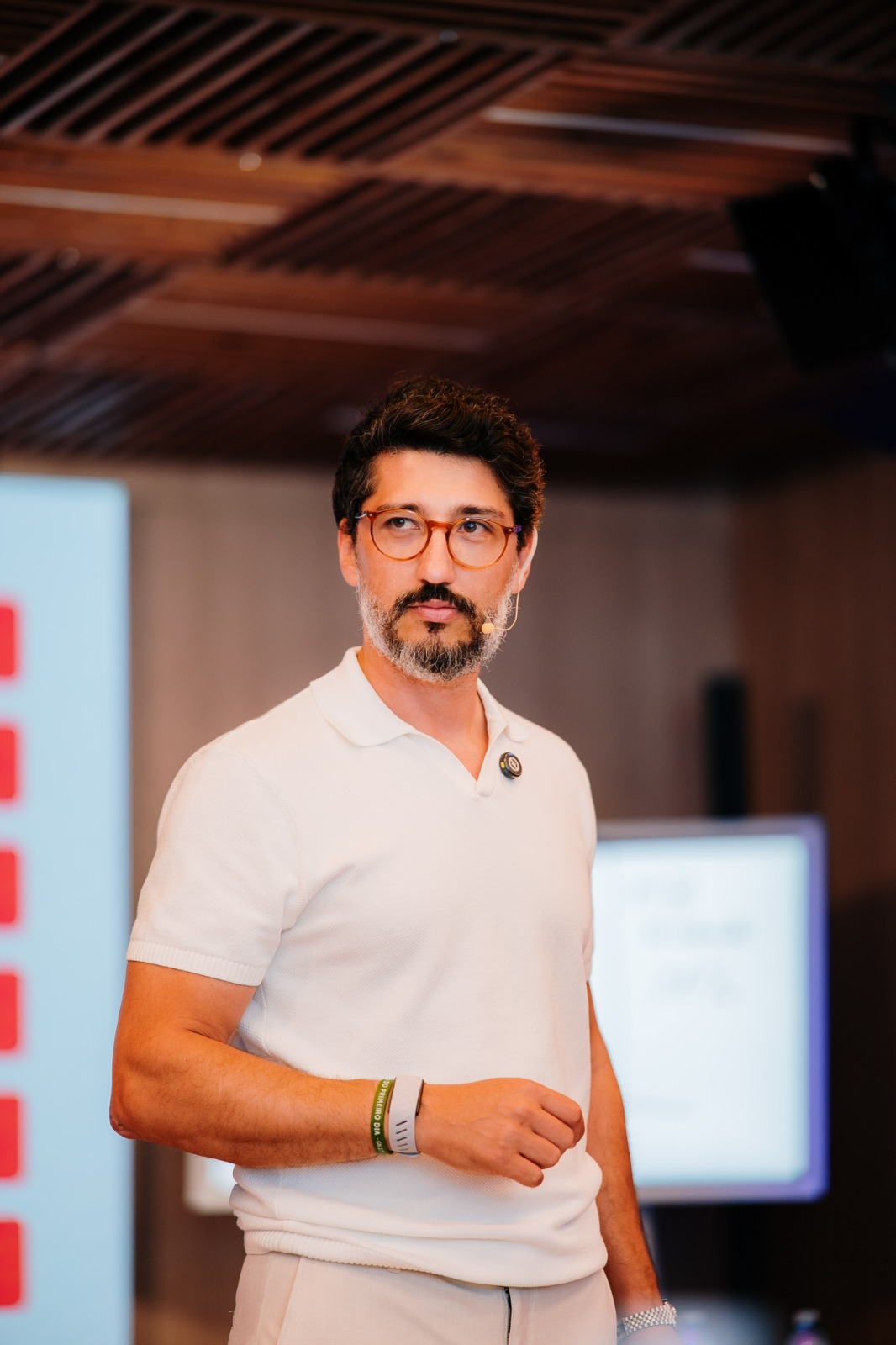 Atomic Ventures investe em startup de IA para gestão empresarial após crescimento de 43% no faturamento