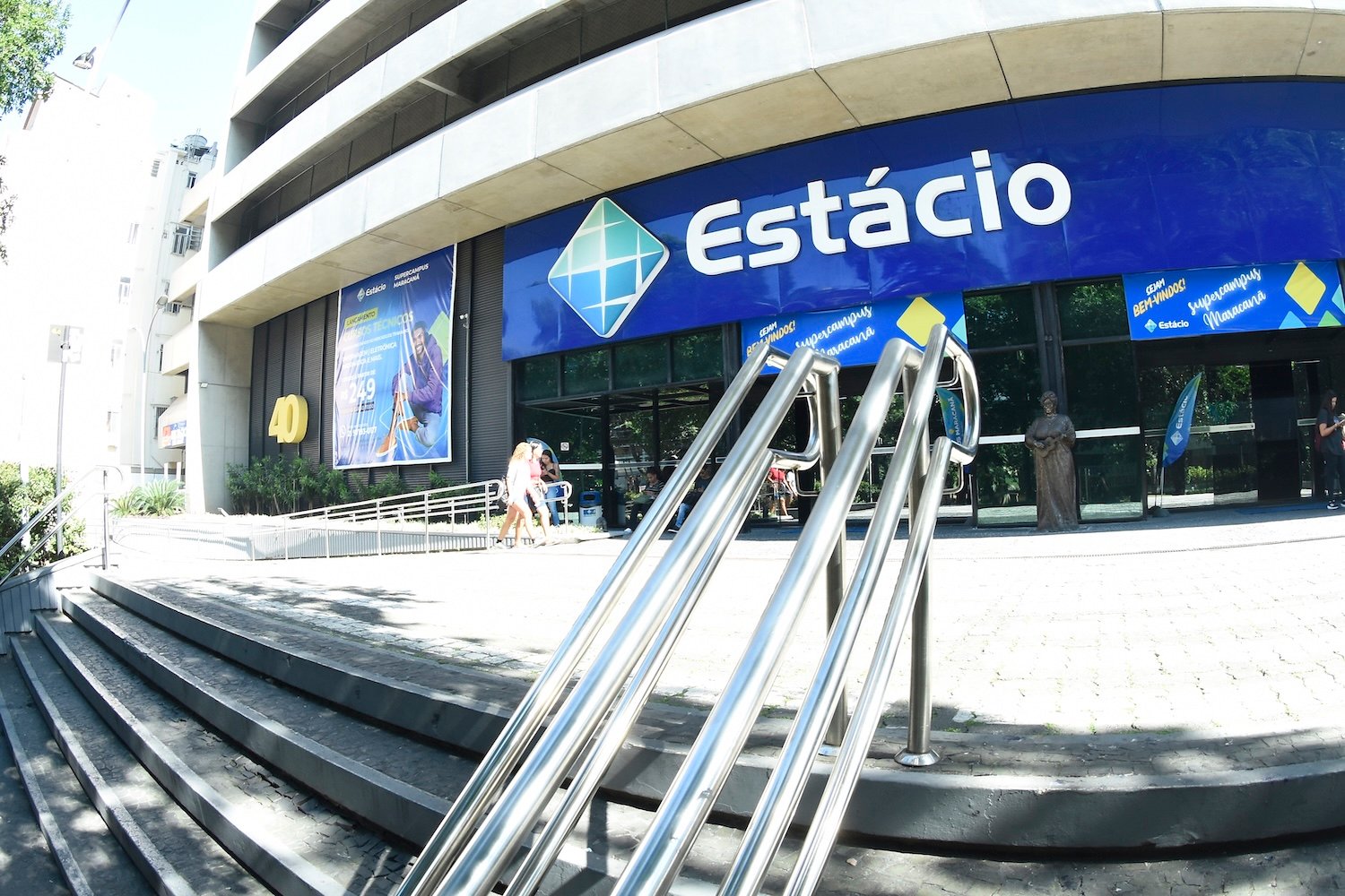 Indicaê, da Estácio, chega a 140 mil afiliados, soma mais de R$ 10 milhões em comissões e coloca IA para orientar indicações